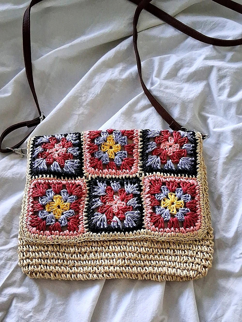 Crochet Floral Crossbody Bag in Beige & Pink